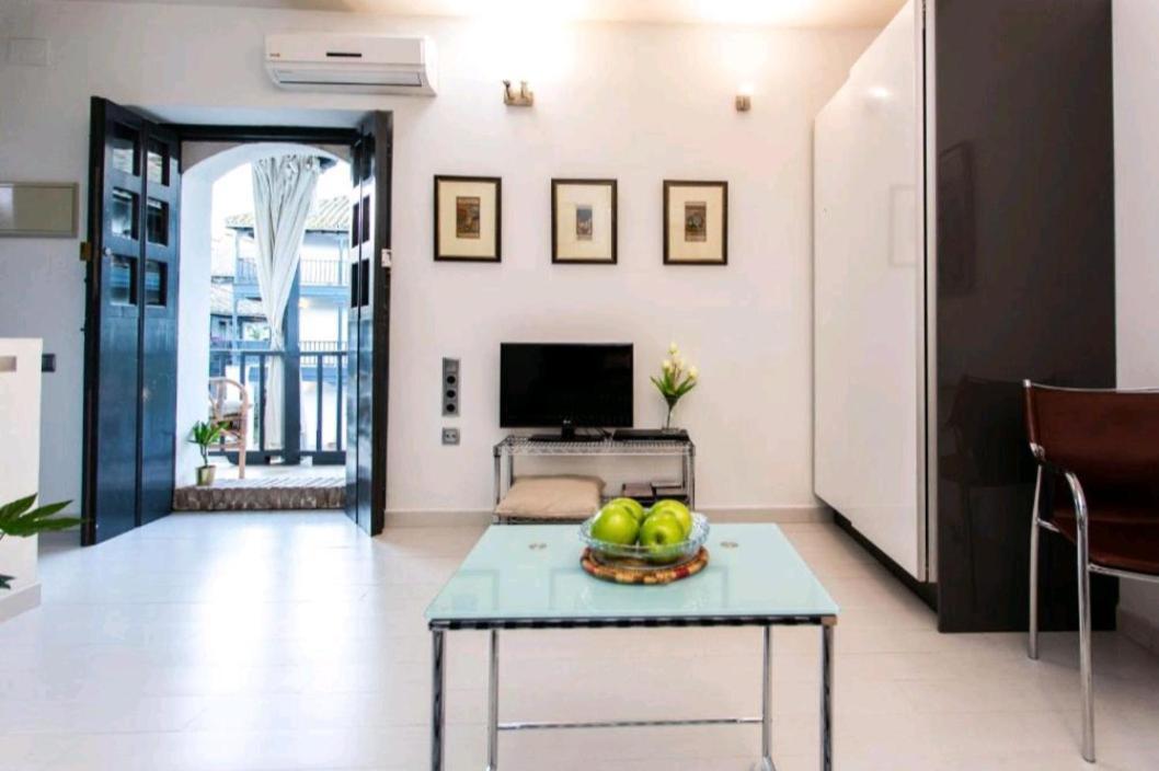 Apartamento En Monumento Historico Nacional Corral Del Conde-Duque De Olivares Sevilla Exterior foto